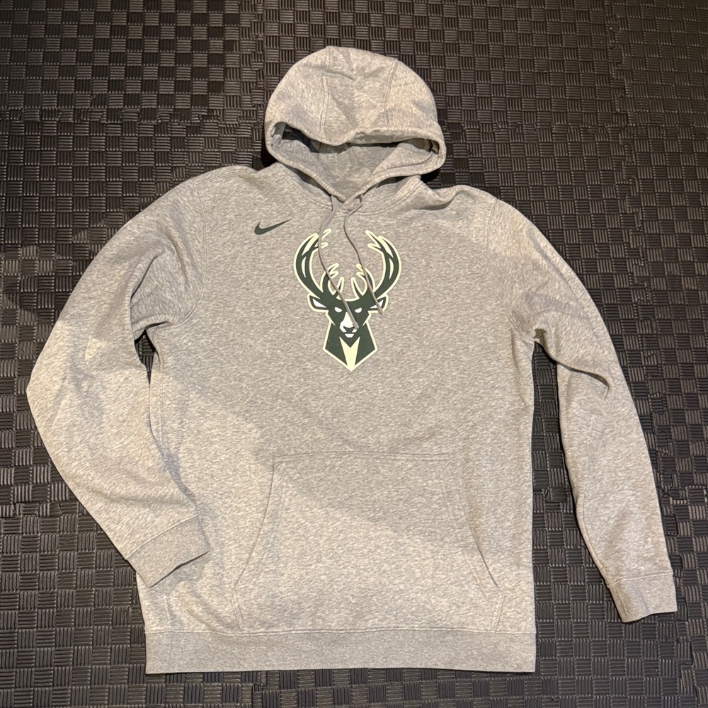 Nike Gray Milwaukee Bucks Hoodie men’s XL